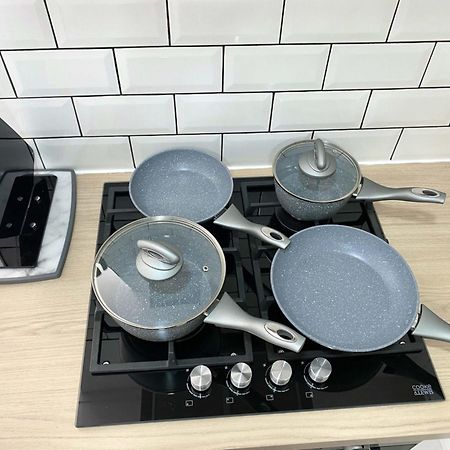 에일즈베리 2 Bed Town Centre Nr Theatre Free Park Wi-Fi & Garden 아파트 외부 사진