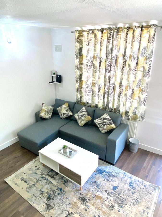 에일즈베리 2 Bed Town Centre Nr Theatre Free Park Wi-Fi & Garden 아파트 외부 사진