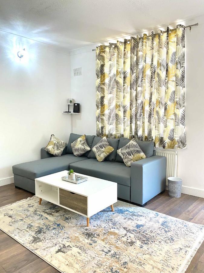 에일즈베리 2 Bed Town Centre Nr Theatre Free Park Wi-Fi & Garden 아파트 외부 사진