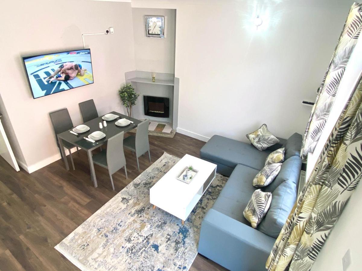 에일즈베리 2 Bed Town Centre Nr Theatre Free Park Wi-Fi & Garden 아파트 외부 사진