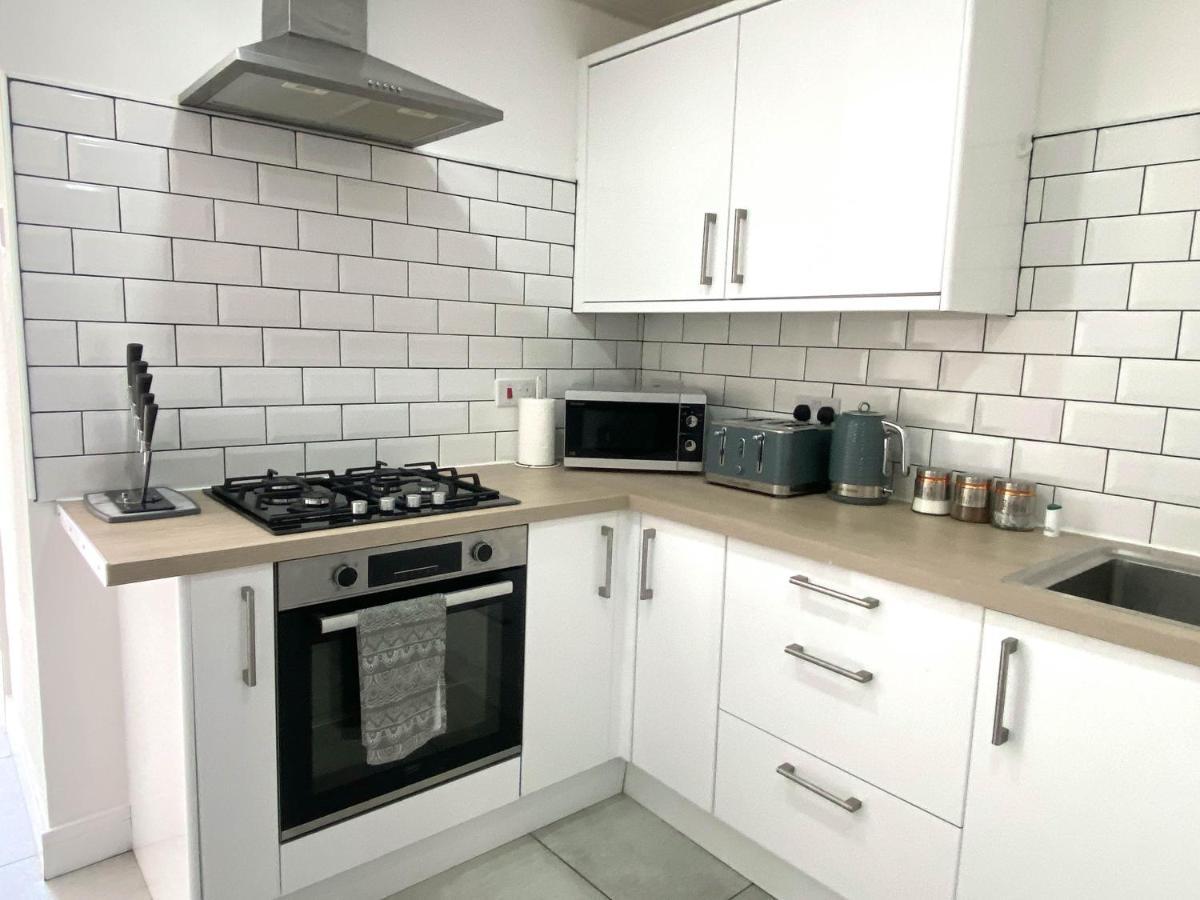 에일즈베리 2 Bed Town Centre Nr Theatre Free Park Wi-Fi & Garden 아파트 외부 사진