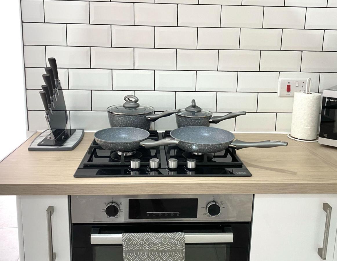 에일즈베리 2 Bed Town Centre Nr Theatre Free Park Wi-Fi & Garden 아파트 외부 사진