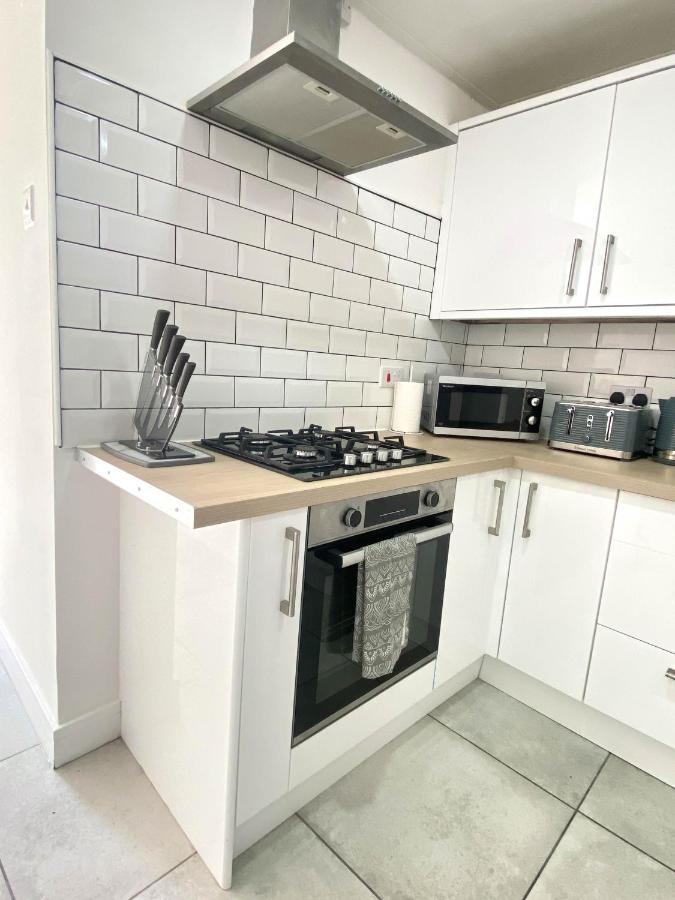 에일즈베리 2 Bed Town Centre Nr Theatre Free Park Wi-Fi & Garden 아파트 외부 사진