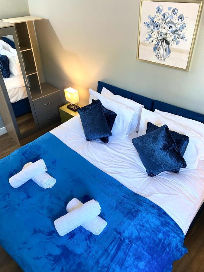 에일즈베리 2 Bed Town Centre Nr Theatre Free Park Wi-Fi & Garden 아파트 외부 사진