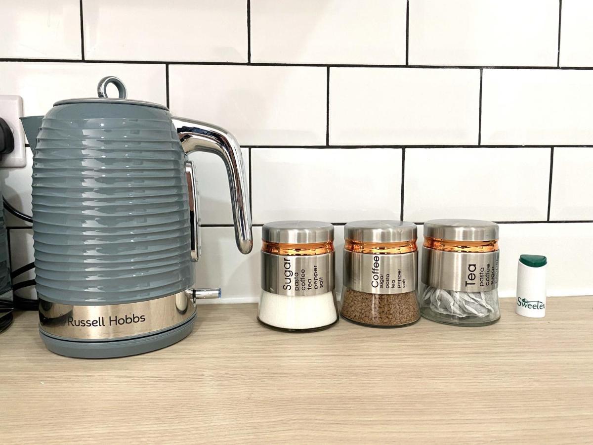 에일즈베리 2 Bed Town Centre Nr Theatre Free Park Wi-Fi & Garden 아파트 외부 사진