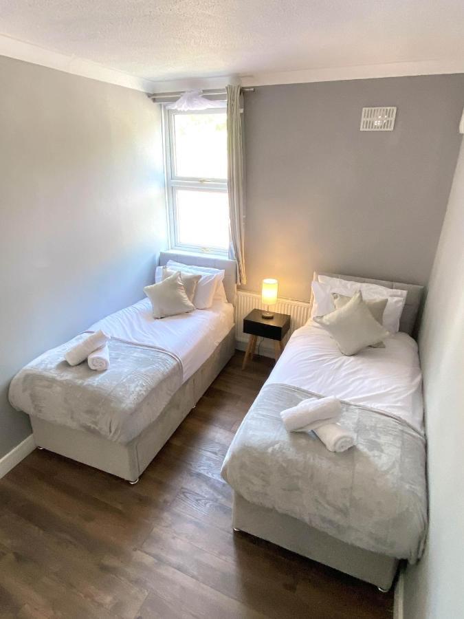 에일즈베리 2 Bed Town Centre Nr Theatre Free Park Wi-Fi & Garden 아파트 외부 사진