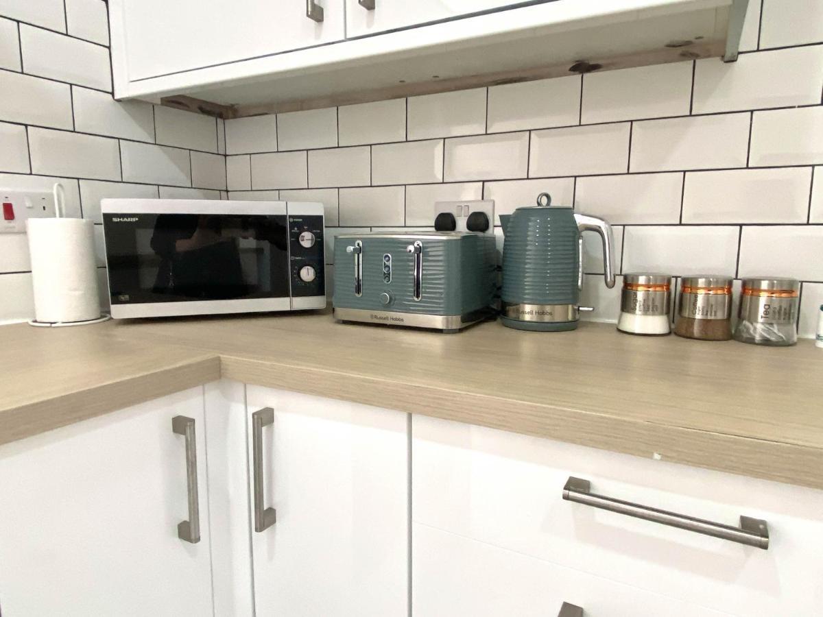 에일즈베리 2 Bed Town Centre Nr Theatre Free Park Wi-Fi & Garden 아파트 외부 사진