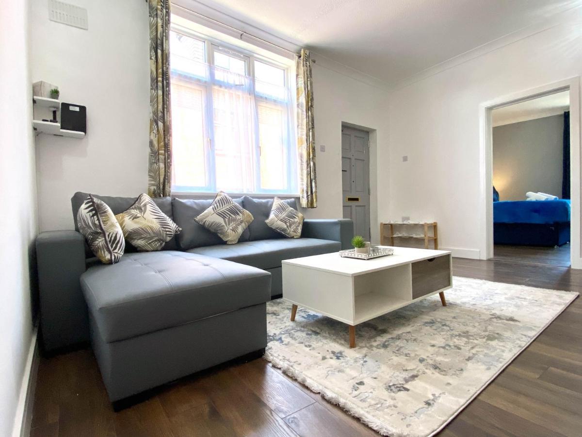 에일즈베리 2 Bed Town Centre Nr Theatre Free Park Wi-Fi & Garden 아파트 외부 사진