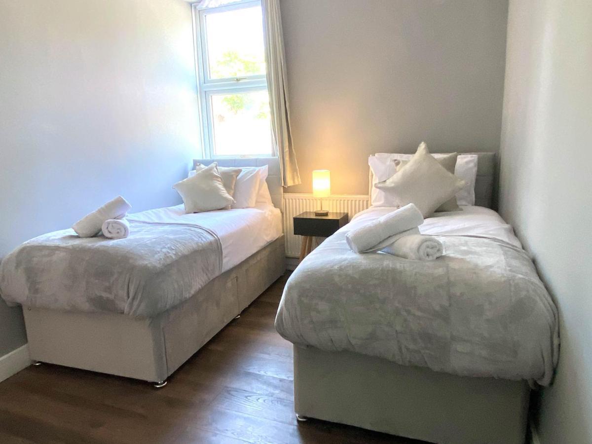 에일즈베리 2 Bed Town Centre Nr Theatre Free Park Wi-Fi & Garden 아파트 외부 사진