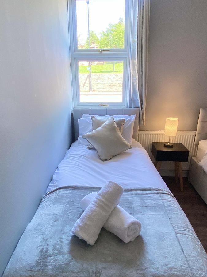 에일즈베리 2 Bed Town Centre Nr Theatre Free Park Wi-Fi & Garden 아파트 외부 사진