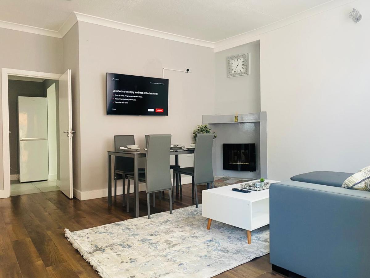 에일즈베리 2 Bed Town Centre Nr Theatre Free Park Wi-Fi & Garden 아파트 외부 사진