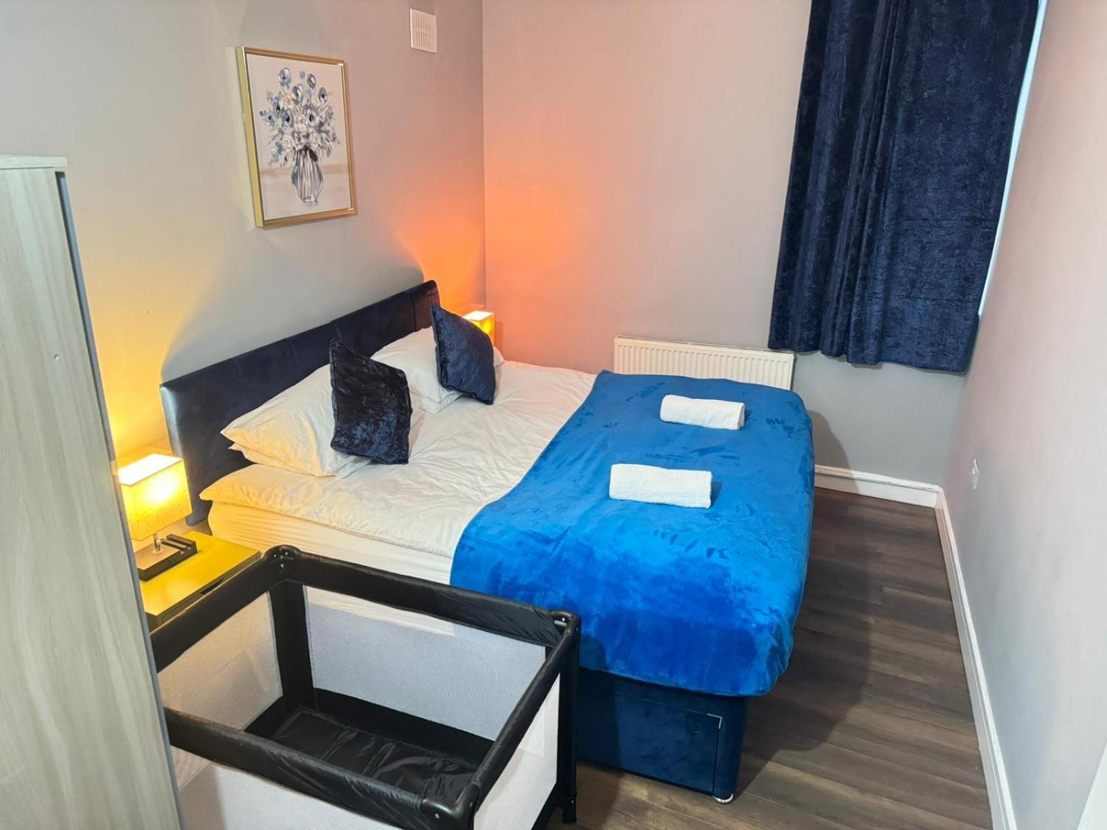 에일즈베리 2 Bed Town Centre Nr Theatre Free Park Wi-Fi & Garden 아파트 외부 사진