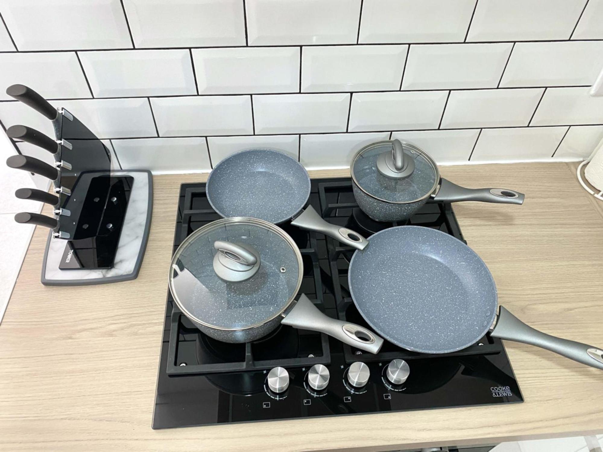 에일즈베리 2 Bed Town Centre Nr Theatre Free Park Wi-Fi & Garden 아파트 외부 사진